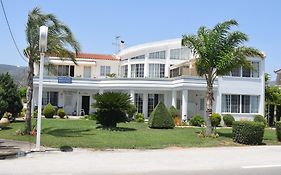 Miloi Rooms And Apartments